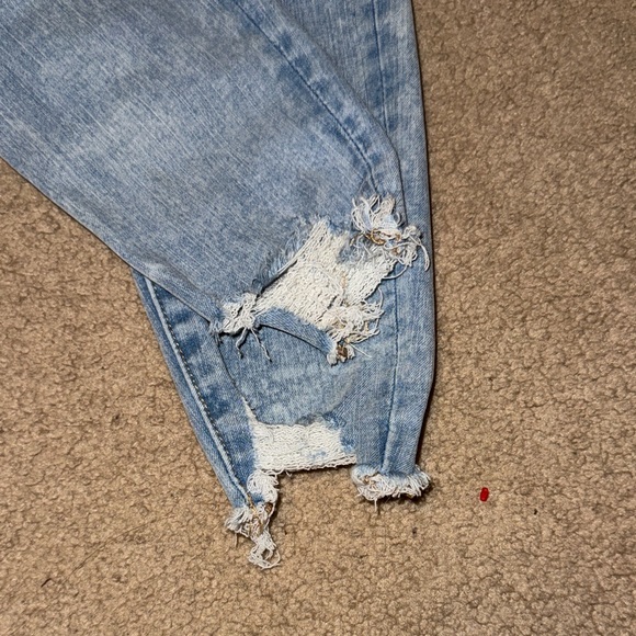 American Eagle Outfitters Ripped Light Blue Skinny Jeans - Picture 3 of 5